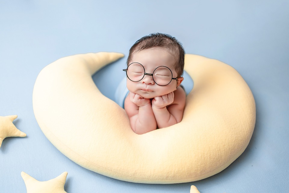 0到3个月的新生儿需要睡眠多久时间？